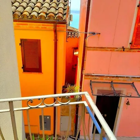Trilo Albina, Cielo Terra In Centro A Numana